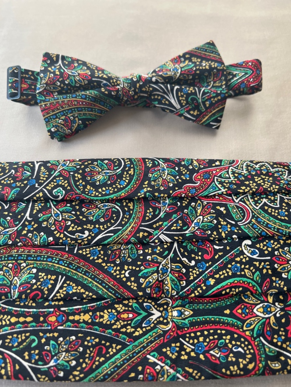 Paisley Pattern Cummerbund and Bow Tie Set - Green/Red 100% Silk Made in USA